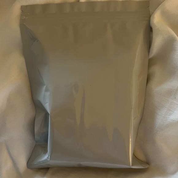 New Moon Sage Spray and Sage Bundle from Earthganics. - Picture 2 of 2